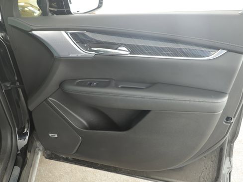 Used 2022 Cadillac XT6 Premium Luxury image 8