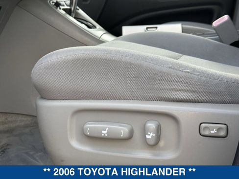 Used 2006 Toyota Highlander w/ 3rd Row image 22