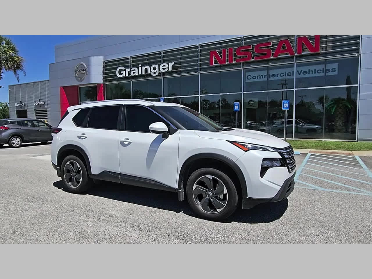 Used 2024 Nissan Rogue SV w/ SV Premium Package FWD image 17