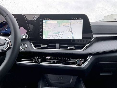 New 2026 Chevrolet Equinox LT w/ Safety and Technology Package FWD image 12