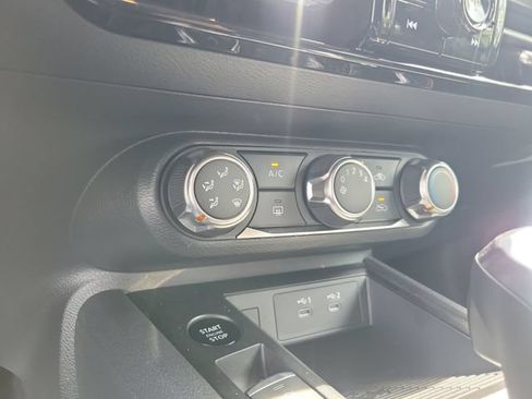 Used 2025 Nissan Kicks SV FWD image 28