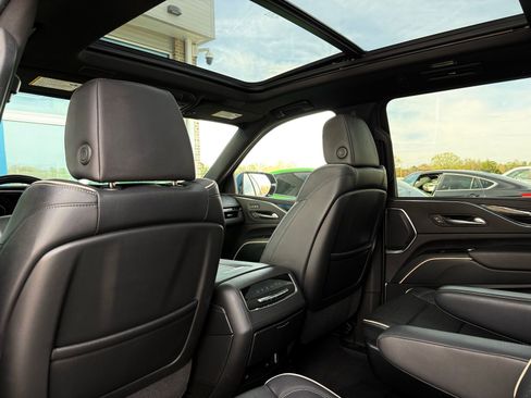 Used 2023 Cadillac Escalade ESV Sport AWD/4WD image 31