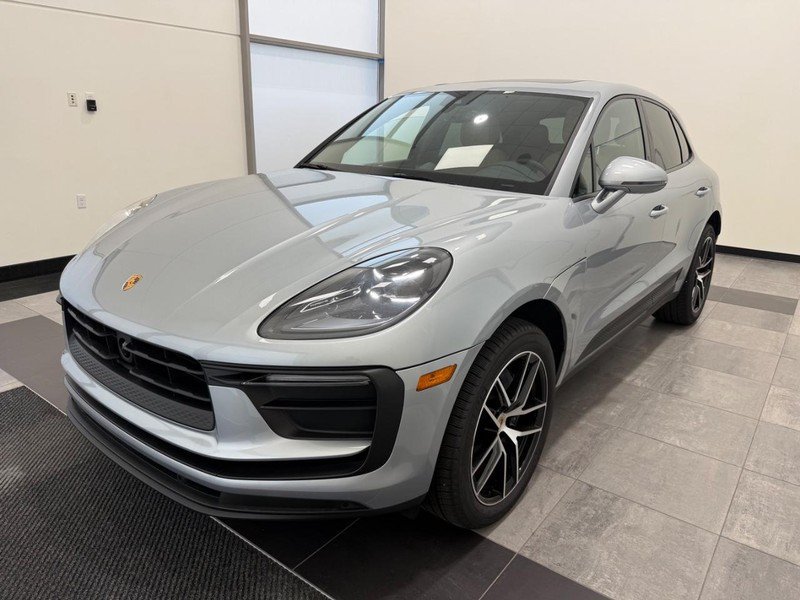 Certified 2025 Porsche Macan AWD/4WD image 1
