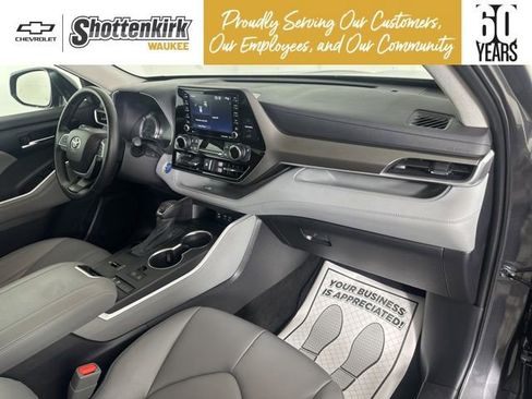 Used 2022 Toyota Highlander XLE image 13