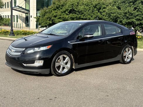 Used 2013 Chevrolet Volt Premium w/ Premium Trim Package image 2