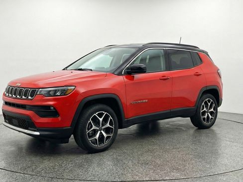 Used 2025 Jeep Compass Limited image 3