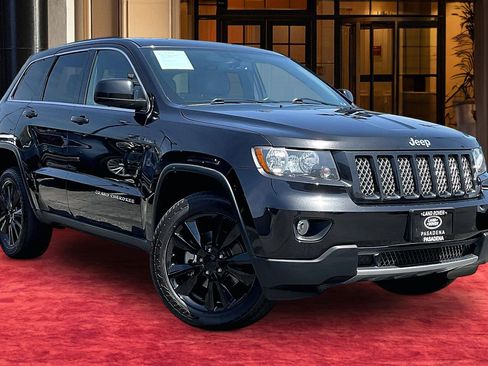 Used 2013 Jeep Grand Cherokee Altitude AWD/4WD image 2