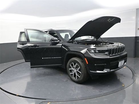 New 2025 Jeep Grand Cherokee L Limited w/ Trailer Tow Package image 25