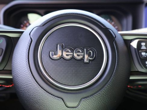 Used 2024 Jeep Gladiator Rubicon w/ Technology Group image 26