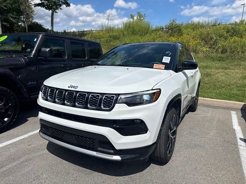 Used 2025 Jeep Compass Limited w/ Elite Group AWD/4WD image 3