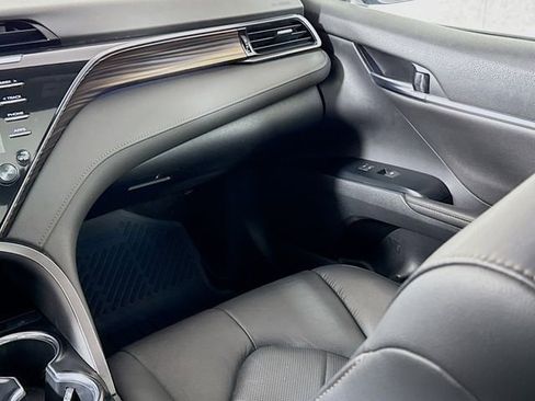Used 2019 Toyota Camry XLE image 24