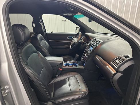 Used 2016 Ford Explorer Limited image 43