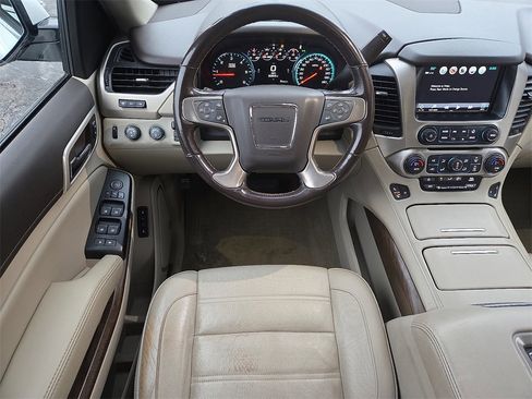 Used 2019 GMC Yukon XL Denali w/ Denali Ultimate Package image 12