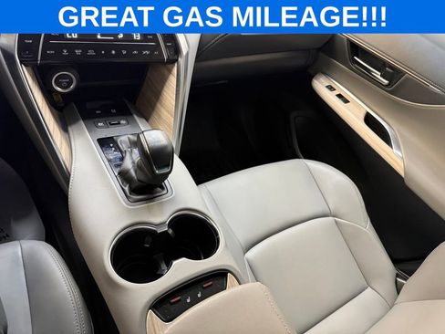 Used 2024 Toyota Venza XLE image 15