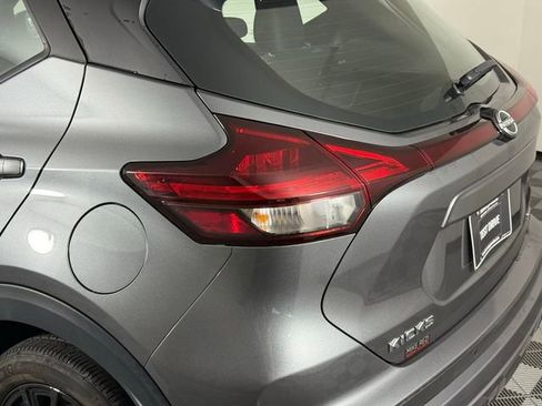 Used 2023 Nissan Kicks SR image 17