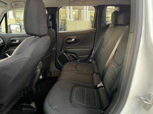 Used 2022 Jeep Renegade Latitude image 12