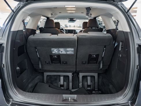 Used 2024 Kia Carnival LX image 18