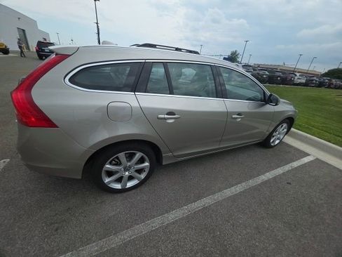 Used 2016 Volvo V60 T5 Premier FWD image 5