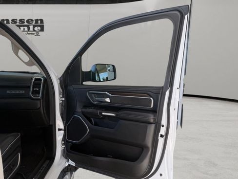 Used 2022 RAM 1500 Laramie AWD/4WD image 17
