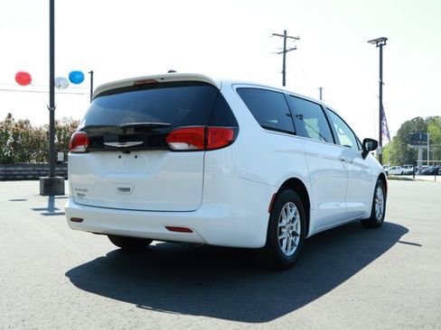 Used 2023 Chrysler Voyager LX FWD image 6