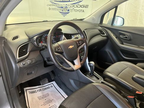 Used 2019 Chevrolet Trax LT w/ LT Convenience Package AWD/4WD image 17