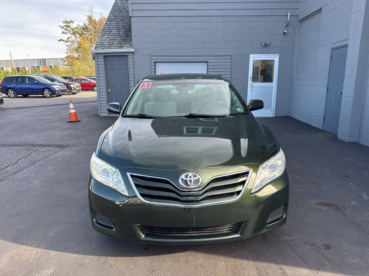 Used 2011 Toyota Camry LE FWD image 2