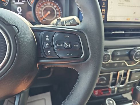 Used 2025 Jeep Wrangler Unlimited Sport AWD/4WD image 17