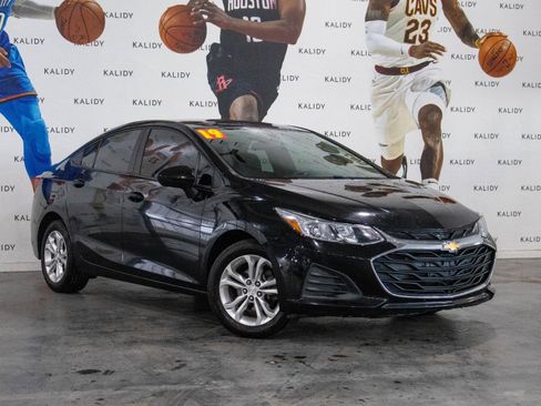 Used 2019 Chevrolet Cruze LS w/ LS Convenience Package image 2