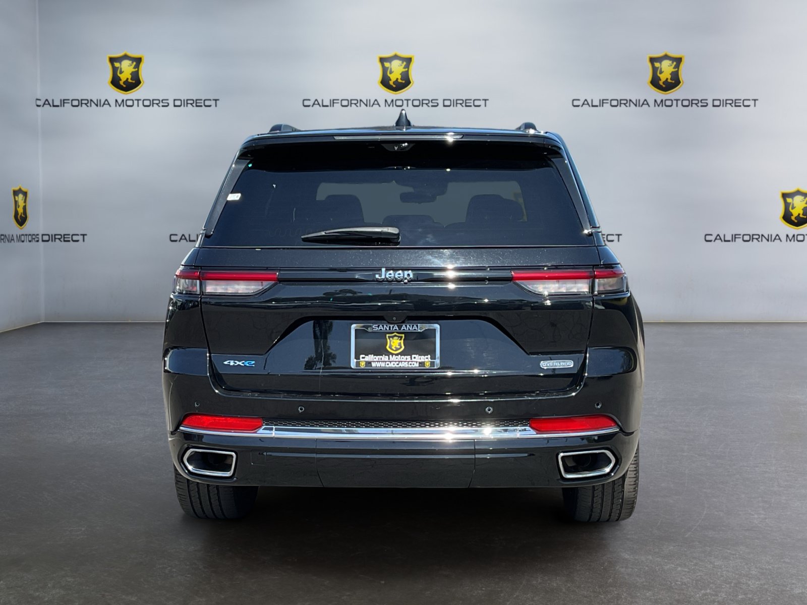 Used 2023 Jeep Grand Cherokee Overland w/ Luxury Tech Group IV AWD/4WD image 6