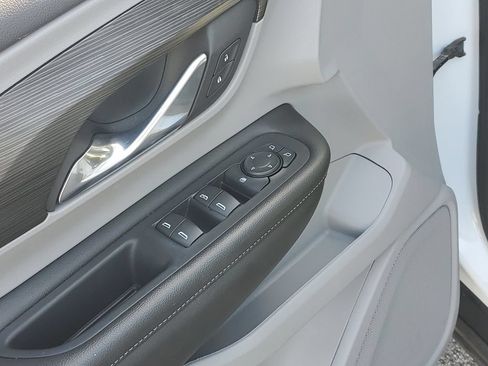 Used 2023 GMC Terrain SLE FWD image 24