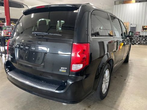Used 2019 Dodge Grand Caravan SXT image 6