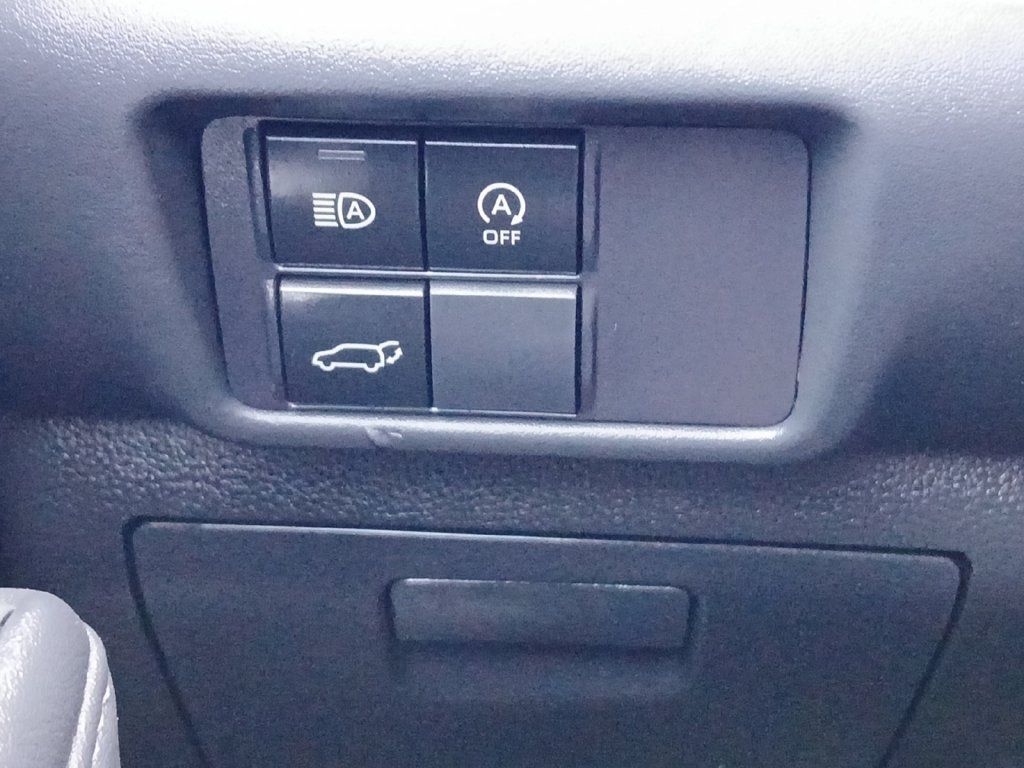Used 2023 Toyota Highlander XSE FWD image 12