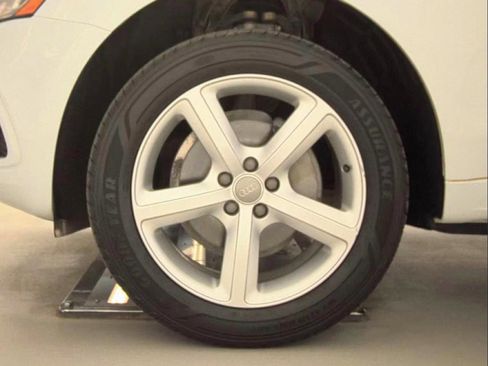 Used 2017 Audi Q5 2.0T Premium Plus w/ Technology Package AWD/4WD image 19