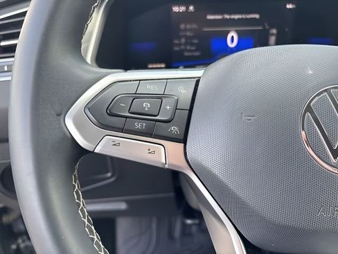 Used 2022 Volkswagen Tiguan SE image 19