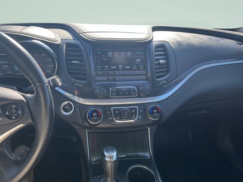 Used 2019 Chevrolet Impala LT FWD image 10