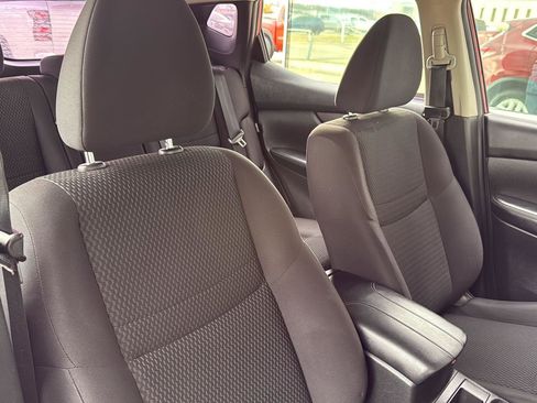 Used 2020 Nissan Rogue Sport S image 31