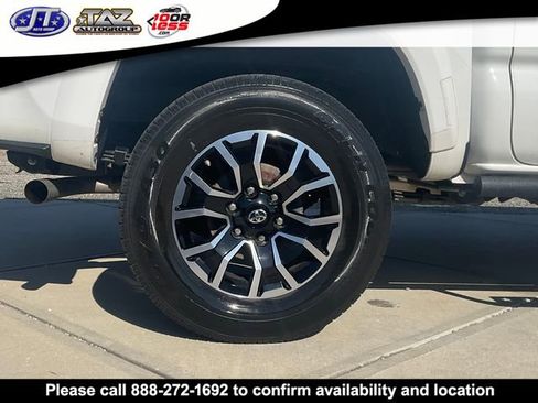 Used 2020 Toyota Tacoma TRD Sport w/ Technology Package image 9