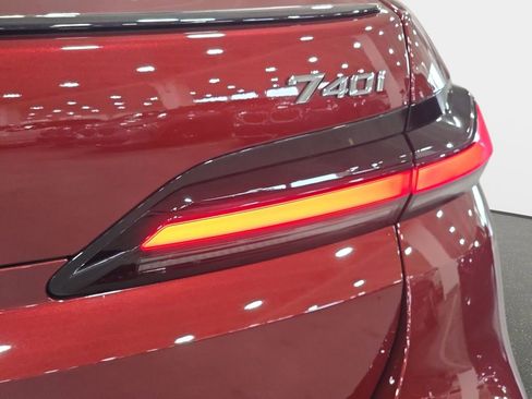 Certified 2023 BMW 740i RWD image 29