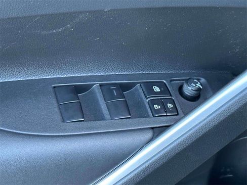 Used 2022 Toyota Corolla Cross LE image 16