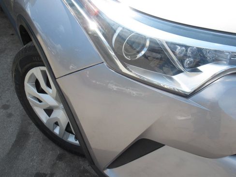 Used 2019 Toyota C-HR LE FWD image 4