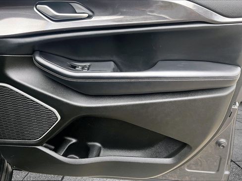 Used 2022 Jeep Grand Cherokee L Laredo w/ Luxury Tech Group I image 19