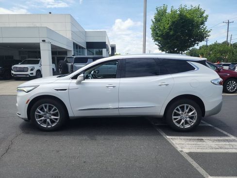Certified 2023 Buick Enclave Essence w/ Experience Buick Package FWD image 5