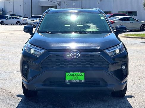 Used 2022 Toyota RAV4 XLE Premium image 3