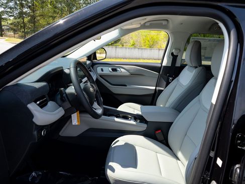 New 2026 Ford Explorer Active w/ Active Comfort Package RWD image 14