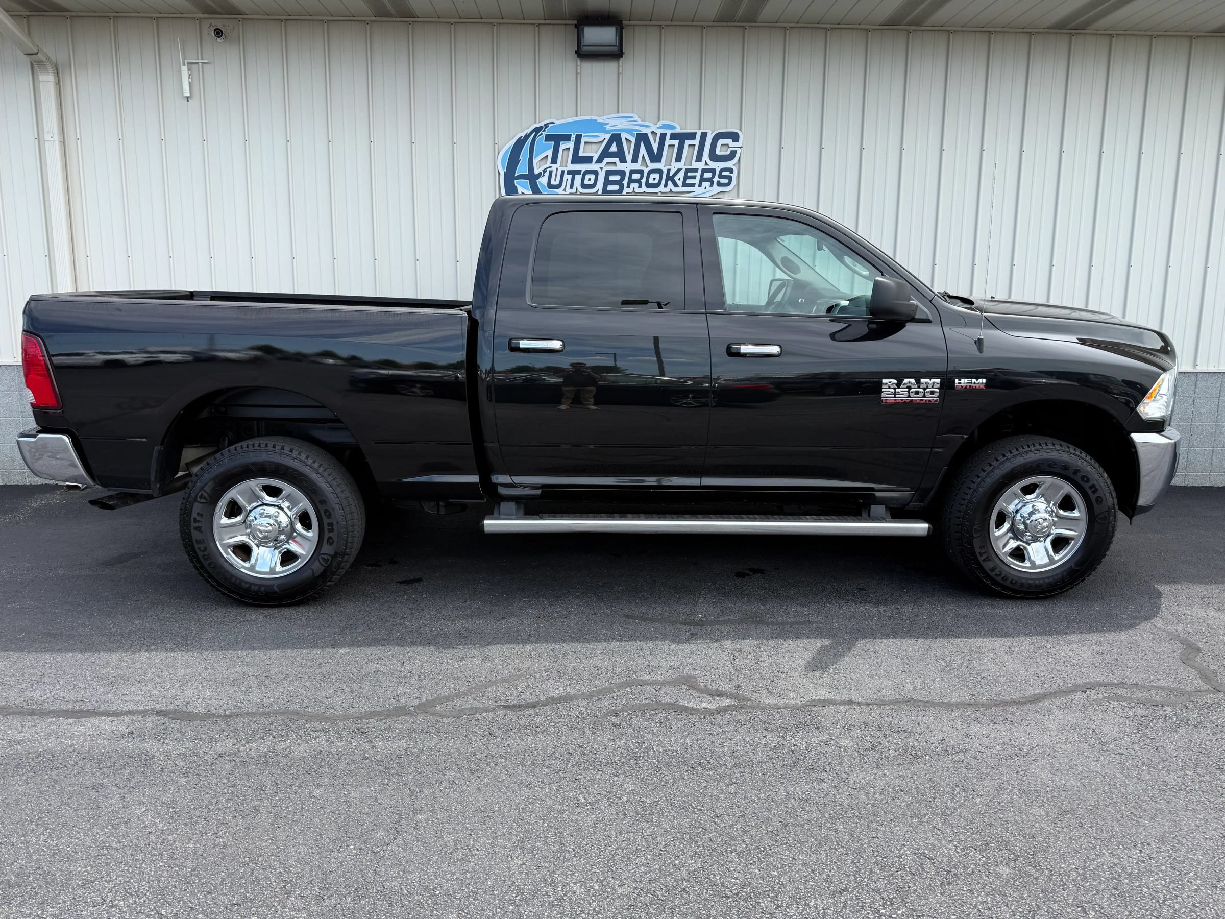 Used 2018 RAM 2500 SLT AWD/4WD image 3