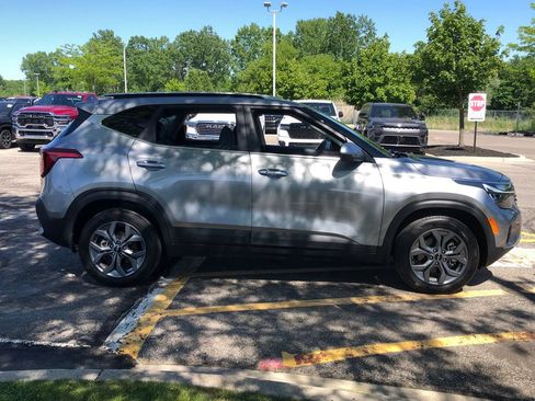 Used 2024 Kia Seltos S AWD/4WD image 13