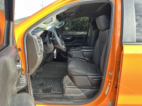 Used 2020 Chevrolet Silverado 1500 Custom Trail Boss w/ Custom Convenience Package image 2