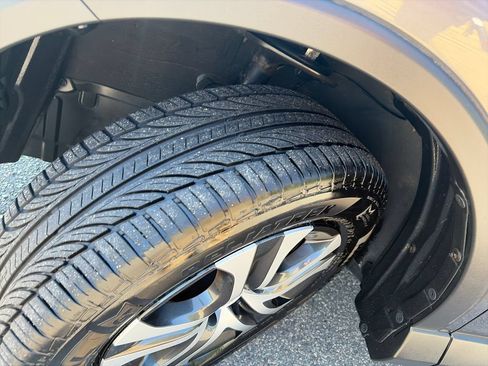 Used 2018 Toyota RAV4 LE FWD image 9