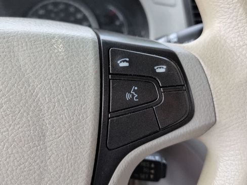 Used 2014 Toyota Sienna LE FWD image 23
