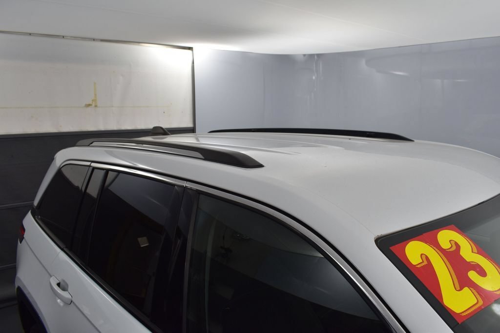 Used 2023 Jeep Grand Cherokee Laredo AWD/4WD image 25